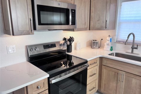 Villa ou maison à louer à Sarasota, Floride: 2 chambres, 110.55 m2 № 2108706 - photo 4