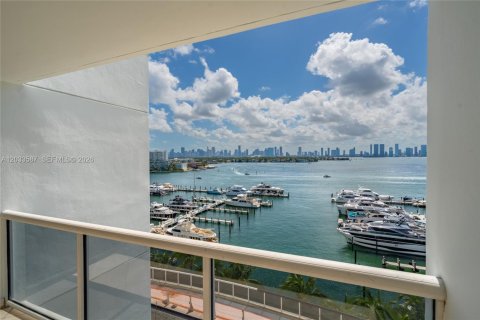 Condo in Miami Beach, Florida, 3 bedrooms  № 2078003 - photo 16