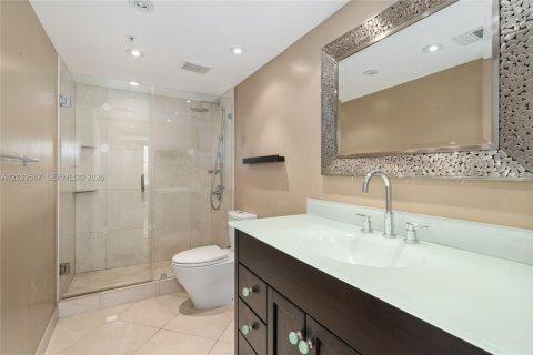 Condo in Miami Beach, Florida, 3 bedrooms  № 2078003 - photo 11