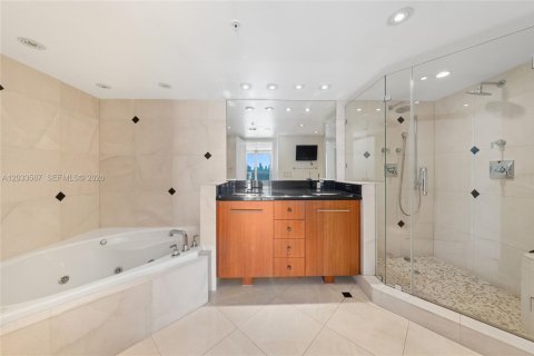 Condo in Miami Beach, Florida, 3 bedrooms  № 2078003 - photo 14