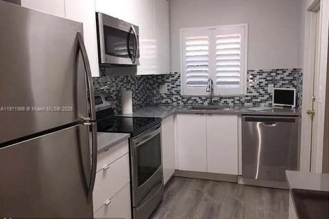 Copropriété à louer à Fort Lauderdale, Floride: 2 chambres, 90.58 m2 № 1968120 - photo 1