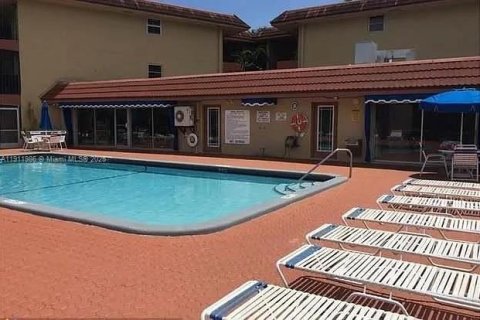 Copropriété à louer à Fort Lauderdale, Floride: 2 chambres, 90.58 m2 № 1968120 - photo 12