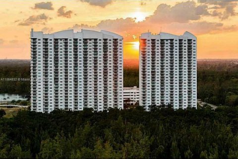 Condo in North Miami, Florida, 3 bedrooms  № 1893292 - photo 3