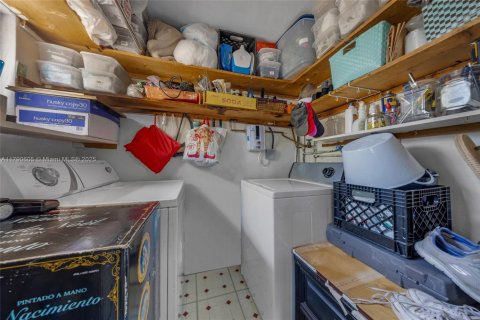 Condominio en venta en Miami, Florida, 1 dormitorio, 91.04 m2 № 1726810 - foto 9