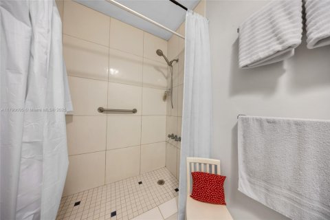 Condominio en venta en Miami, Florida, 1 dormitorio, 91.04 m2 № 1726810 - foto 15