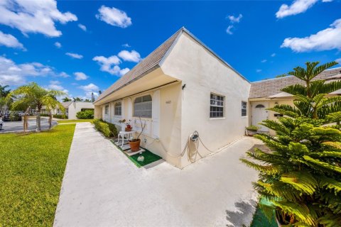 Condominio en venta en Miami, Florida, 1 dormitorio, 91.04 m2 № 1726810 - foto 1