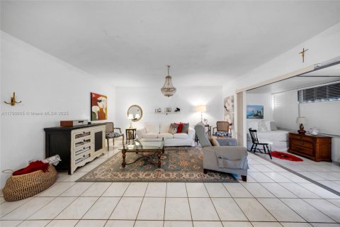 Condominio en venta en Miami, Florida, 1 dormitorio, 91.04 m2 № 1726810 - foto 22
