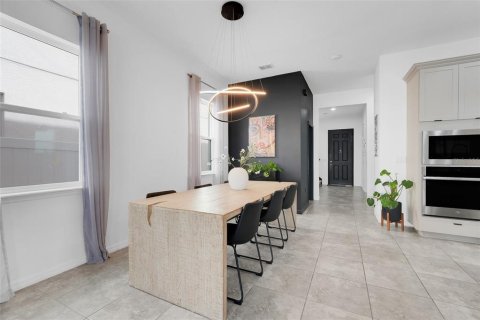 House in Winter Garden, Florida 4 bedrooms, 208.84 sq.m. № 1898700 - photo 14