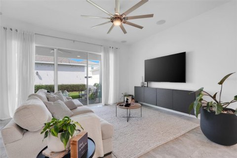House in Winter Garden, Florida 4 bedrooms, 208.84 sq.m. № 1898700 - photo 16