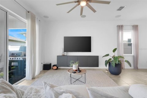 House in Winter Garden, Florida 4 bedrooms, 208.84 sq.m. № 1898700 - photo 15
