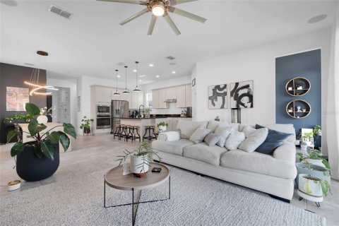 House in Winter Garden, Florida 4 bedrooms, 208.84 sq.m. № 1898700 - photo 18