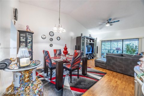 Townhouse in Coconut Creek, Florida 2 bedrooms, 93.83 sq.m. № 2058856 - photo 6