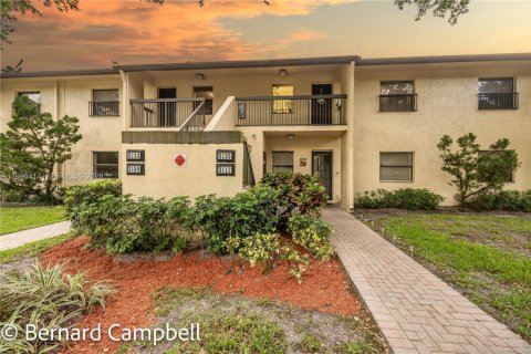 Townhouse in Coconut Creek, Florida 2 bedrooms, 93.83 sq.m. № 2058856 - photo 3