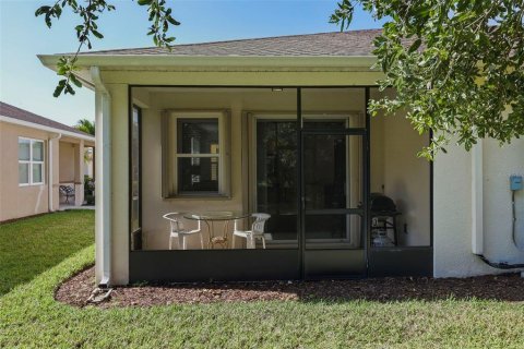 House in Punta Gorda, Florida 2 bedrooms, 121.79 sq.m. № 1904217 - photo 3