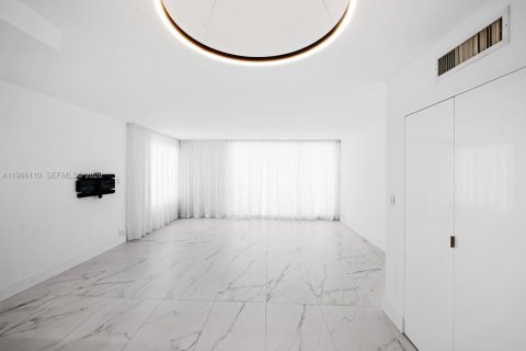 Condominio en venta en Miami Beach, Florida, 1 dormitorio, 89.37 m2 № 2031909 - foto 7