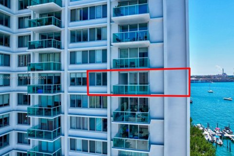 Condominio en venta en Miami Beach, Florida, 1 dormitorio, 89.37 m2 № 2031909 - foto 3
