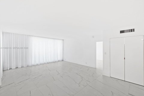 Condominio en venta en Miami Beach, Florida, 1 dormitorio, 89.37 m2 № 2031909 - foto 10