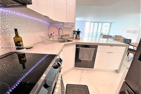 Condominio en venta en Miami Beach, Florida, 1 dormitorio, 89.37 m2 № 2031909 - foto 19