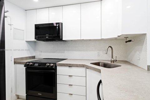 Condominio en venta en Miami Beach, Florida, 1 dormitorio, 89.37 m2 № 2031909 - foto 21