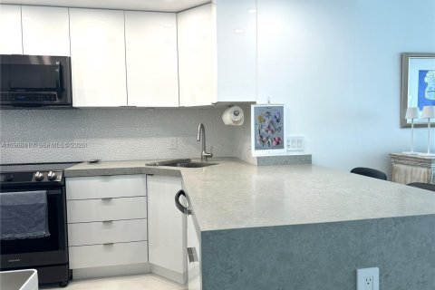 Condominio en venta en Miami Beach, Florida, 1 dormitorio, 89.37 m2 № 2031909 - foto 24