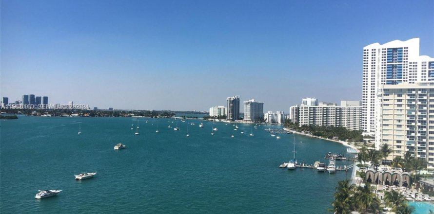 Condominio en Miami Beach, Florida, 1 dormitorio  № 2031909
