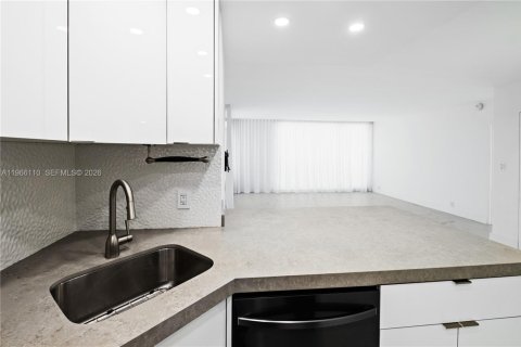 Condominio en venta en Miami Beach, Florida, 1 dormitorio, 89.37 m2 № 2031909 - foto 22