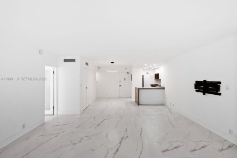 Condominio en venta en Miami Beach, Florida, 1 dormitorio, 89.37 m2 № 2031909 - foto 8
