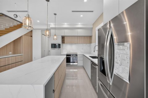 Touwnhouse à louer à Fort Lauderdale, Floride: 4 chambres, 238.29 m2 № 2191675 - photo 14