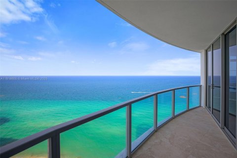 Condo in Hollywood, Florida, 3 bedrooms  № 2039343 - photo 21