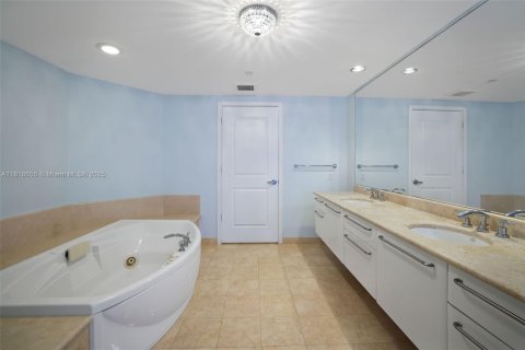 Condo in Hollywood, Florida, 3 bedrooms  № 2039343 - photo 27