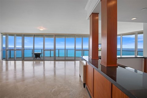 Condo in Hollywood, Florida, 3 bedrooms  № 2039343 - photo 11