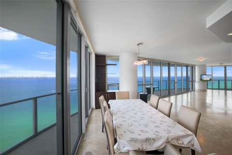 Condo in Hollywood, Florida, 3 bedrooms  № 2039343 - photo 19