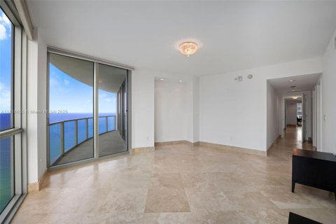Condo in Hollywood, Florida, 3 bedrooms  № 2039343 - photo 23