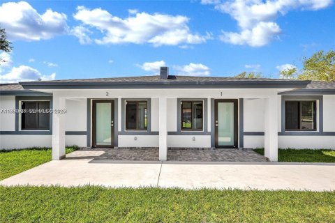 Immobilier commercial à vendre à Florida City, Floride: 176.51 m2 № 2081420 - photo 2
