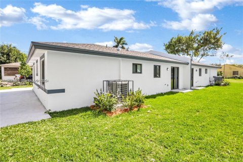 Immobilier commercial à vendre à Florida City, Floride: 176.51 m2 № 2081420 - photo 20