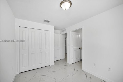 Immobilier commercial à vendre à Florida City, Floride: 176.51 m2 № 2081420 - photo 17