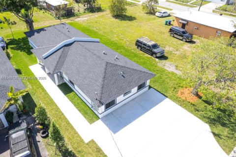 Immobilier commercial à vendre à Florida City, Floride: 176.51 m2 № 2081420 - photo 4