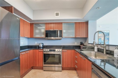 Condo in Sunny Isles Beach, Florida, 2 bedrooms  № 1864911 - photo 11