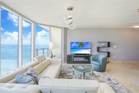 Condo in Sunny Isles Beach, Florida, 2 bedrooms  № 1864911 - photo 7