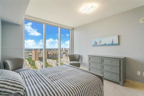 Condo in Sunny Isles Beach, Florida, 2 bedrooms  № 1864911 - photo 15