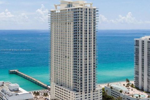 Condo in Sunny Isles Beach, Florida, 2 bedrooms  № 1864911 - photo 1