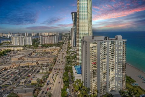 Condo in Sunny Isles Beach, Florida, 2 bedrooms  № 1864911 - photo 5