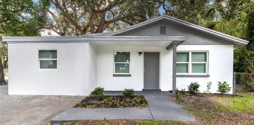 House in Tampa, Florida 4 bedrooms, 111.67 sq.m. № 1856561