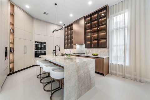 House in Boca Raton, Florida 6 bedrooms, 481.98 sq.m. № 2411770 - photo 30