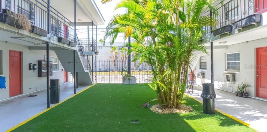 Appartement à Saint Petersburg, Floride 3 pièces, 37.16 m2 № 2419893