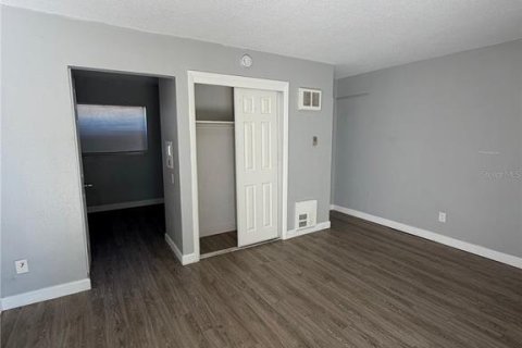Appartement à louer à Saint Petersburg, Floride: 3 pièces, 37.16 m2 № 2419893 - photo 6