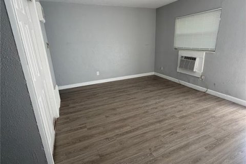 Appartement à louer à Saint Petersburg, Floride: 3 pièces, 37.16 m2 № 2419893 - photo 3