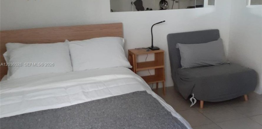 Propiedad comercial en Miramar, Florida 1 dormitorio, 32.52 m2 № 2077927