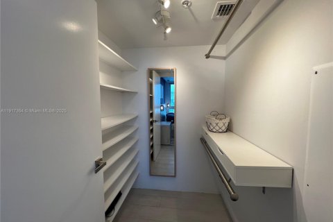 Снять в аренду кондоминиум в Майами-Бич, Флорида 1 спальня, 72.37м2, № 2082577 - фото 23