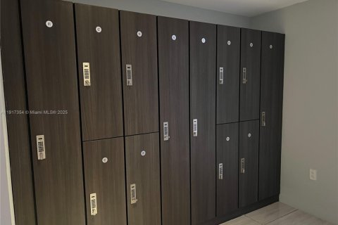 Снять в аренду кондоминиум в Майами-Бич, Флорида 1 спальня, 72.37м2, № 2082577 - фото 29